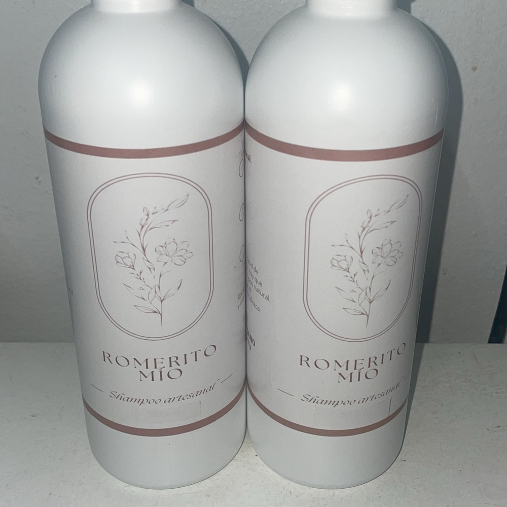 White Body Wash with Elegant Design and Textured Finish